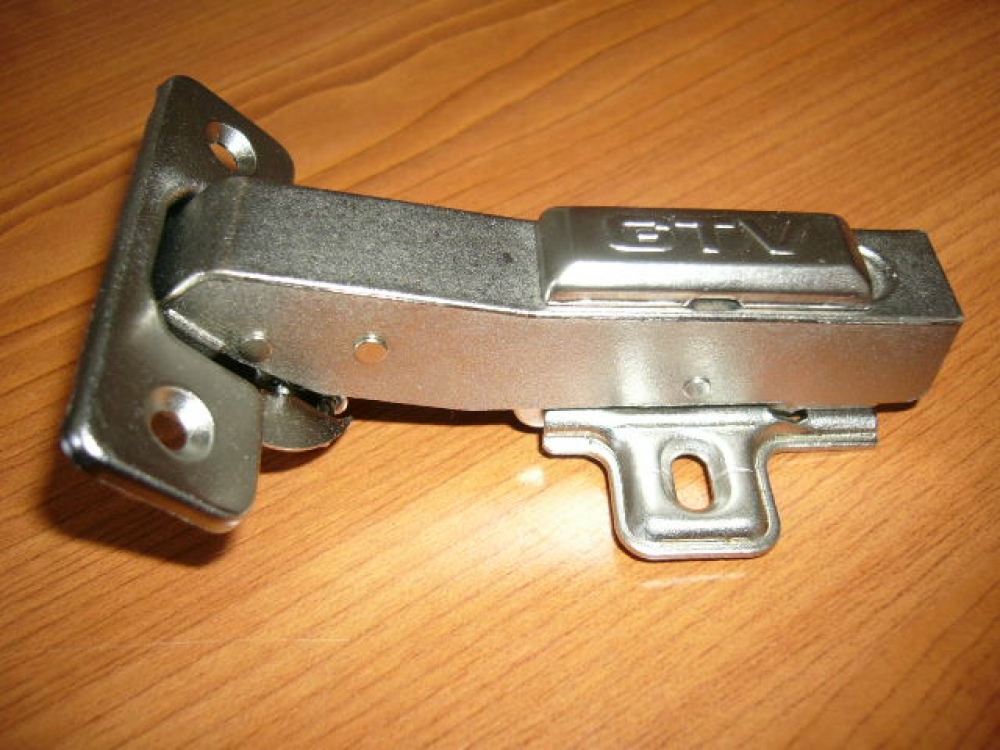 GTV 45° csillapítós pánt