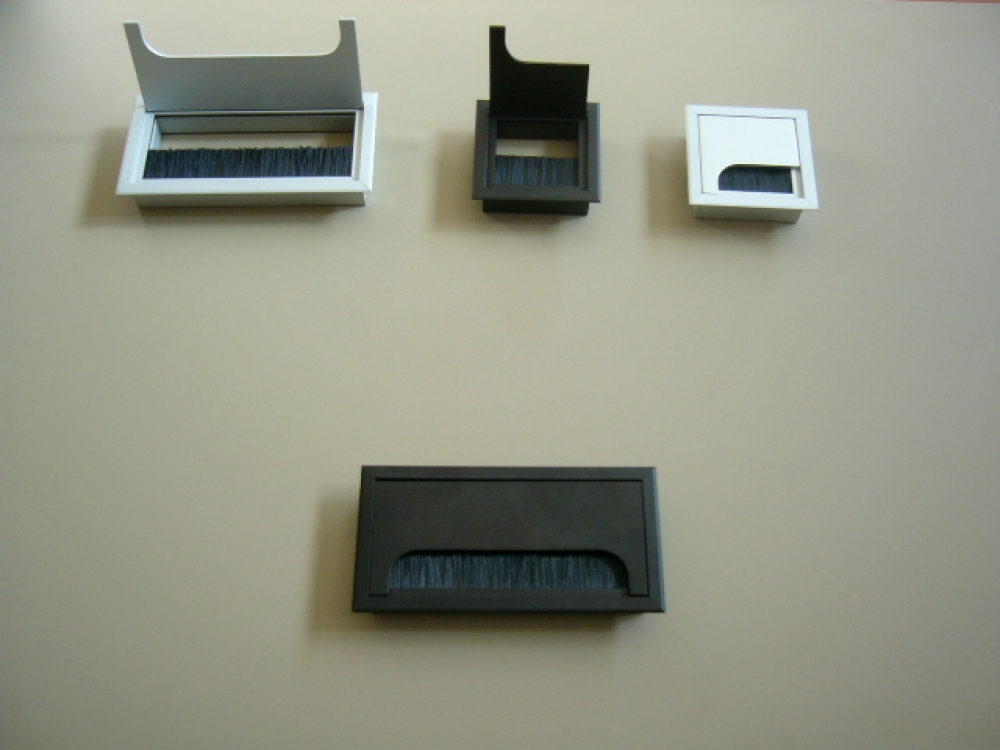 Kábelátvezetõ 80x160 fekete