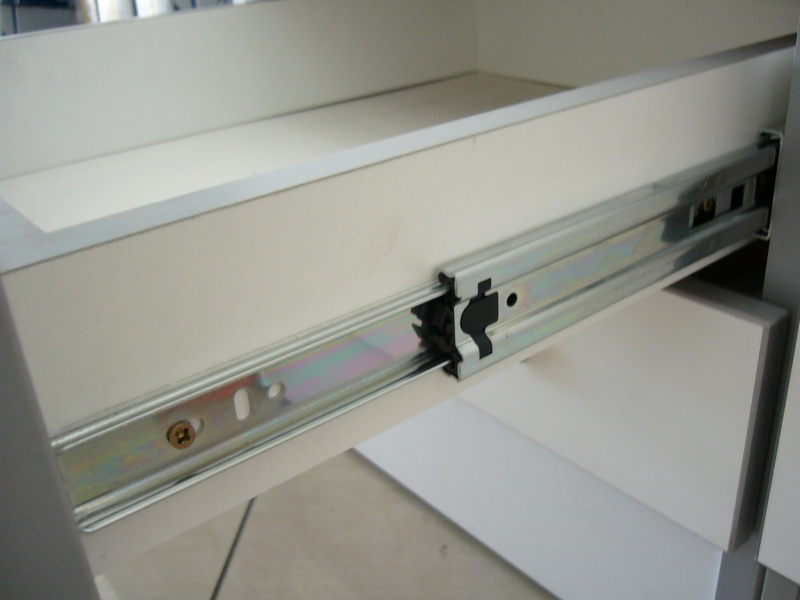 Golyós fiókcsúszó csillapított behúzással 400mm