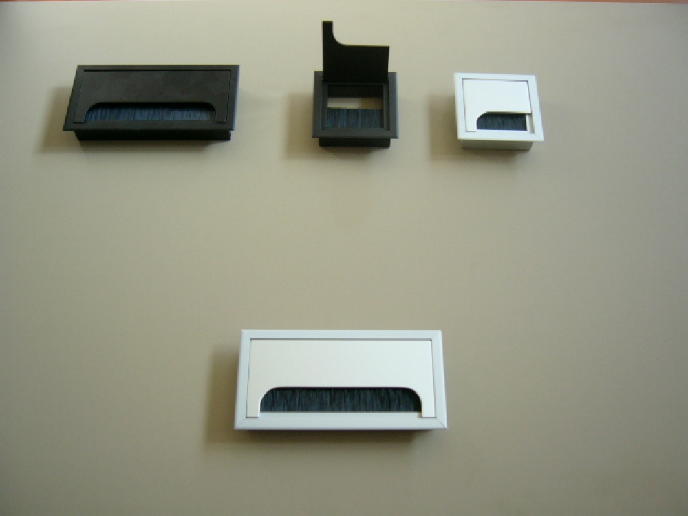 Kábelátvezetõ 80x160 ezüst